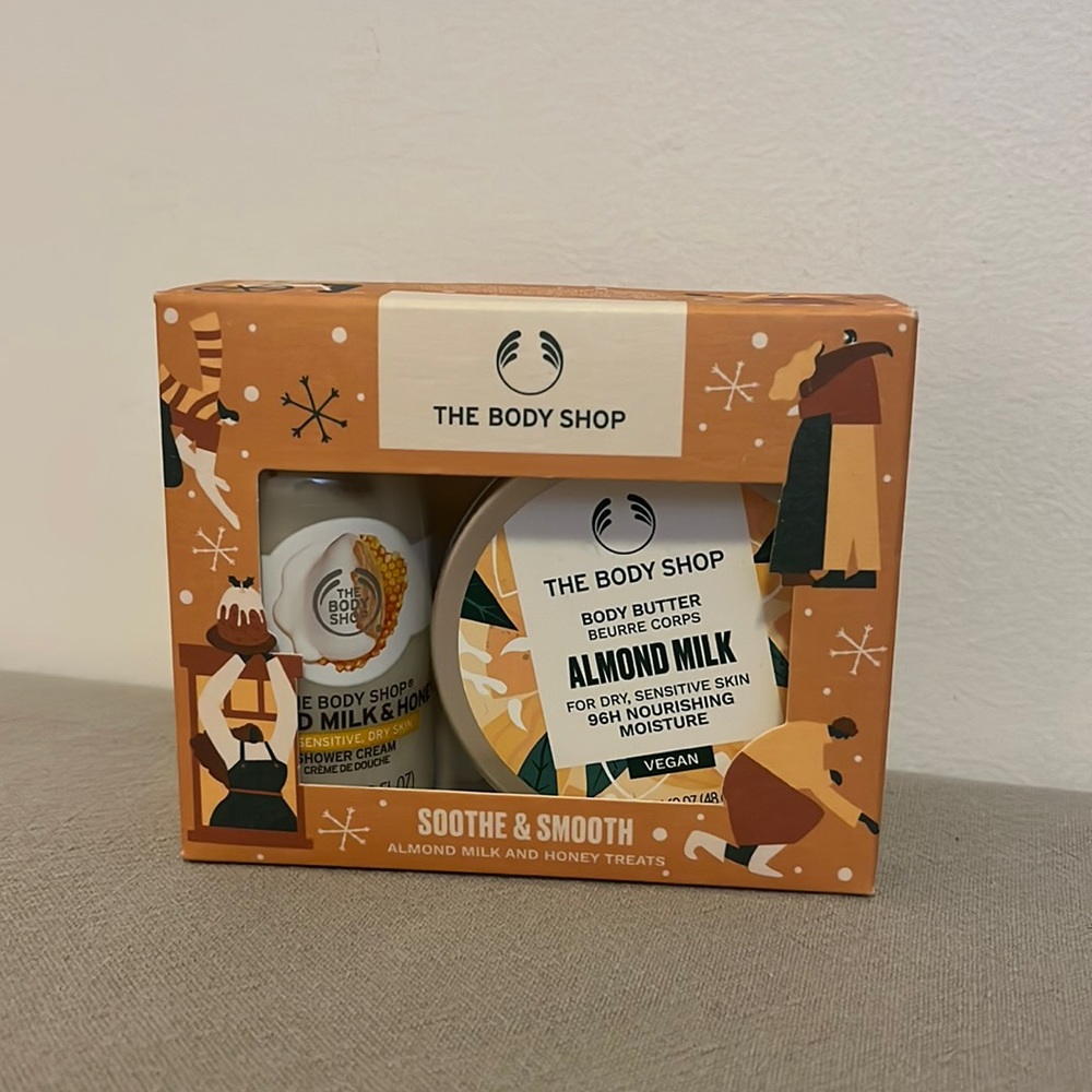 NWOT The body Shop gift Set